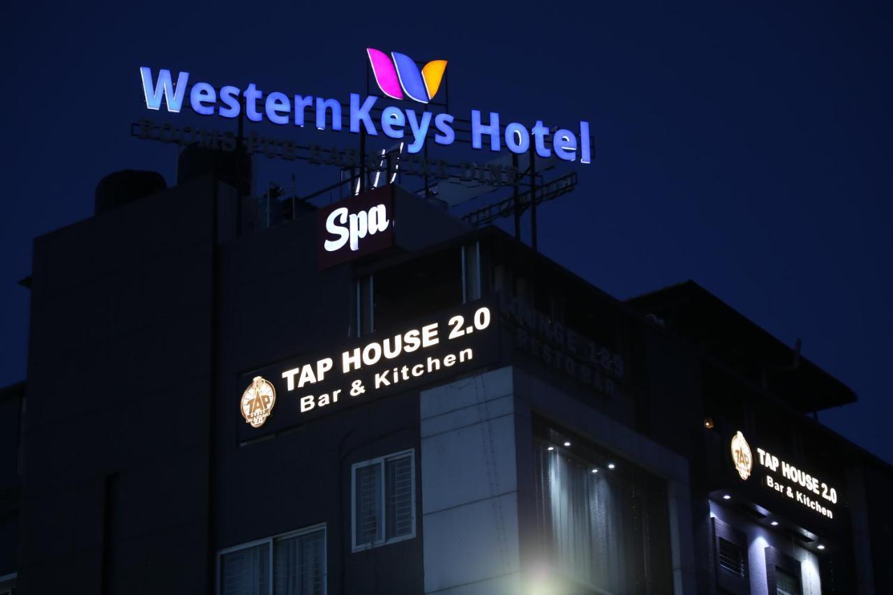 Western Keys Hotel Bangalore Exterior photo